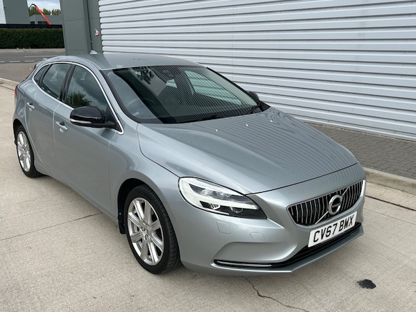 Used Volvo V40 2017 for sale - 75504678: Photo 1