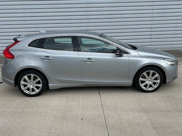 Used Volvo V40 2017 for sale - 75504678: Photo 2