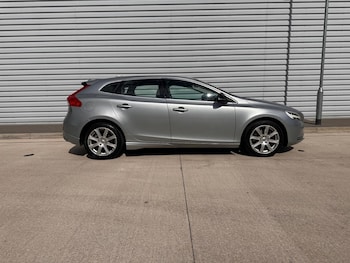 Used Volvo V40 2017 for sale - 75504678: Photo