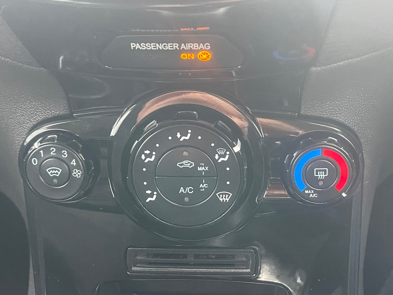 Used Ford Fiesta 2015 for sale - 76453658: Photo 24