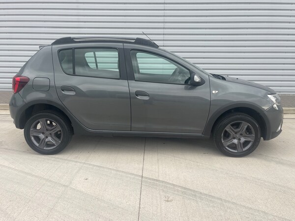 Used Dacia Sandero Stepway 2017 for sale - 75620915: Photo 2