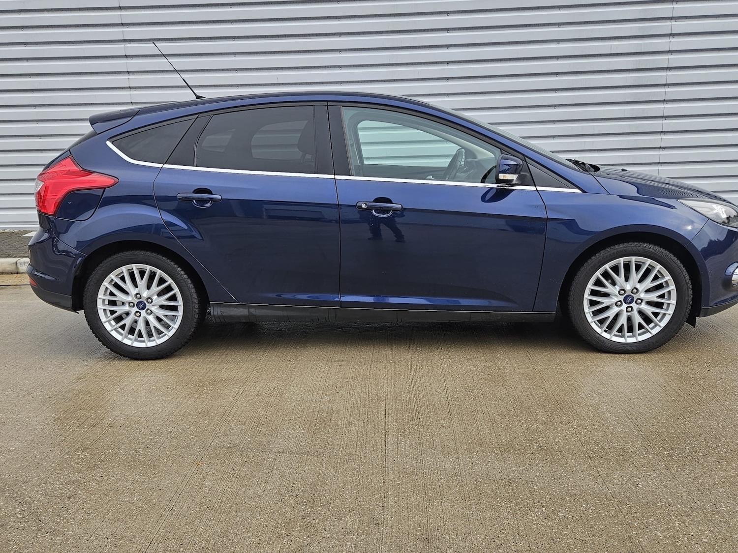 Used Ford Focus 2013 for sale - 76919111: Photo 3