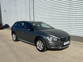 Used Volvo V60 2016 for sale - 77834695: Photo