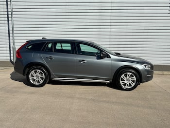 Used Volvo V60 2016 for sale - 77834695: Photo