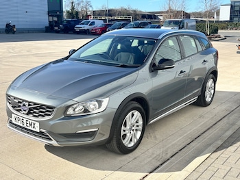 Used Volvo V60 2016 for sale - 77834695: Photo