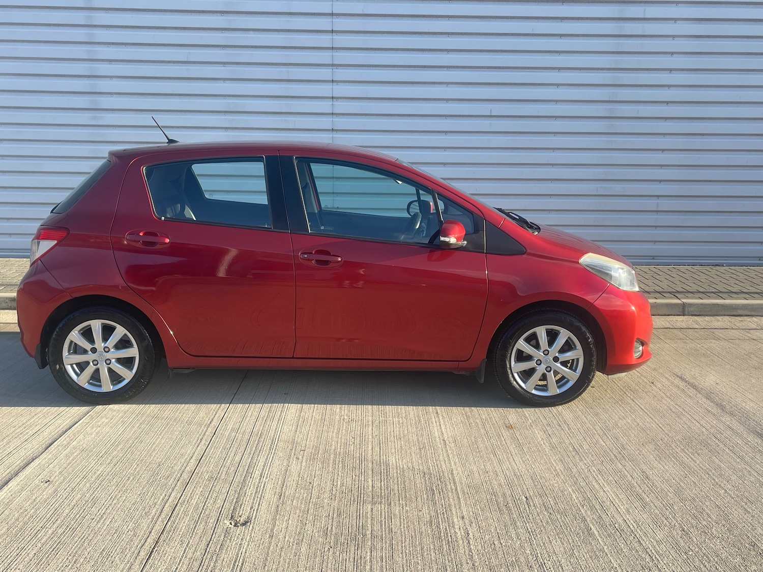 Used Toyota Yaris 2012 for sale - 76767448: Photo 2