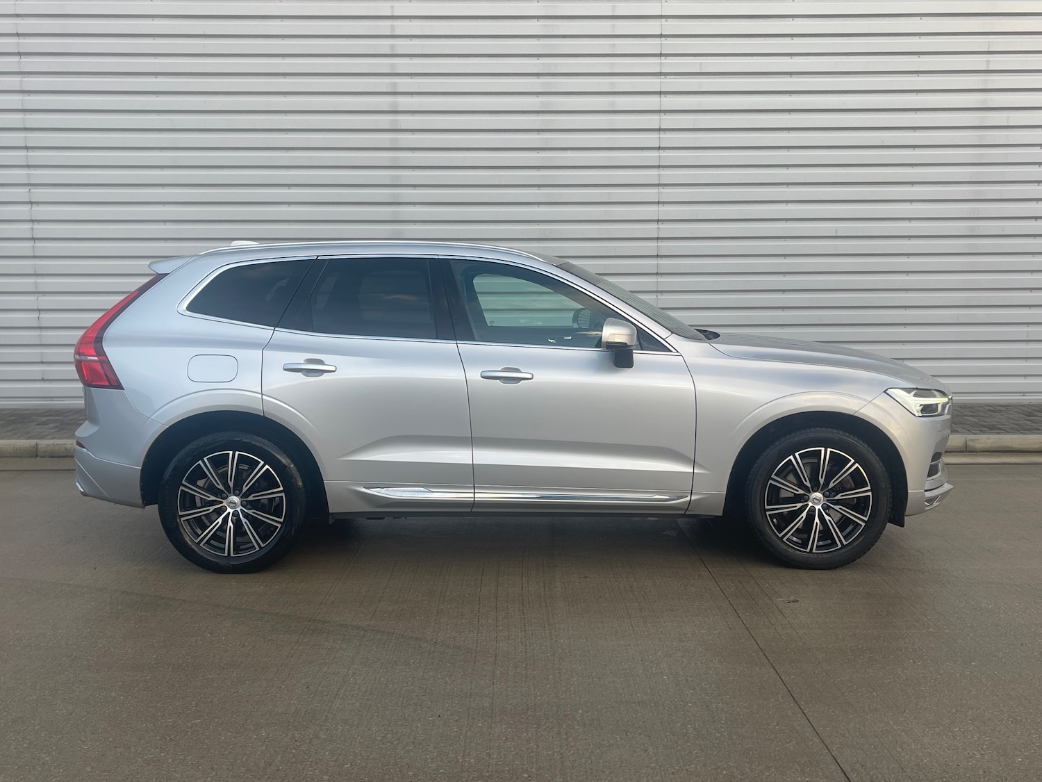 Used Volvo XC60 2018 for sale - 76697878: Photo 3