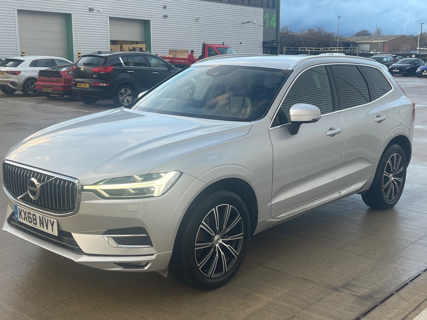 Used Volvo XC60 2018 for sale - 76697878: Photo 5