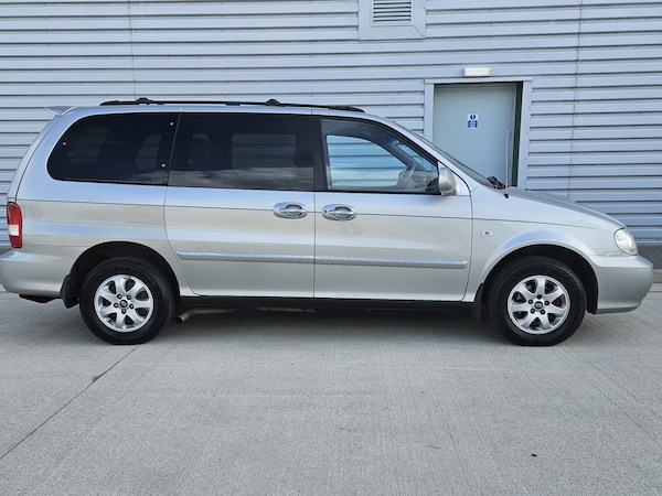 Used Kia Sedona 2005 for sale - 75690256: Photo 2