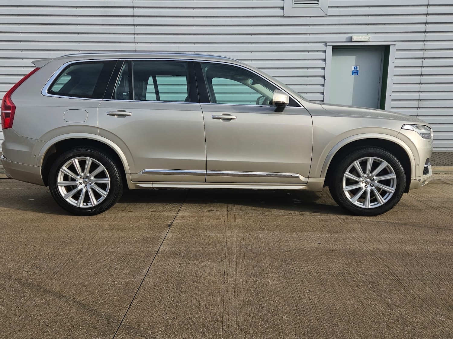 Used Volvo XC90 2015 for sale - 76798677: Photo 3