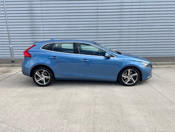 Used Volvo V40 2016 for sale - 77974077: Photo