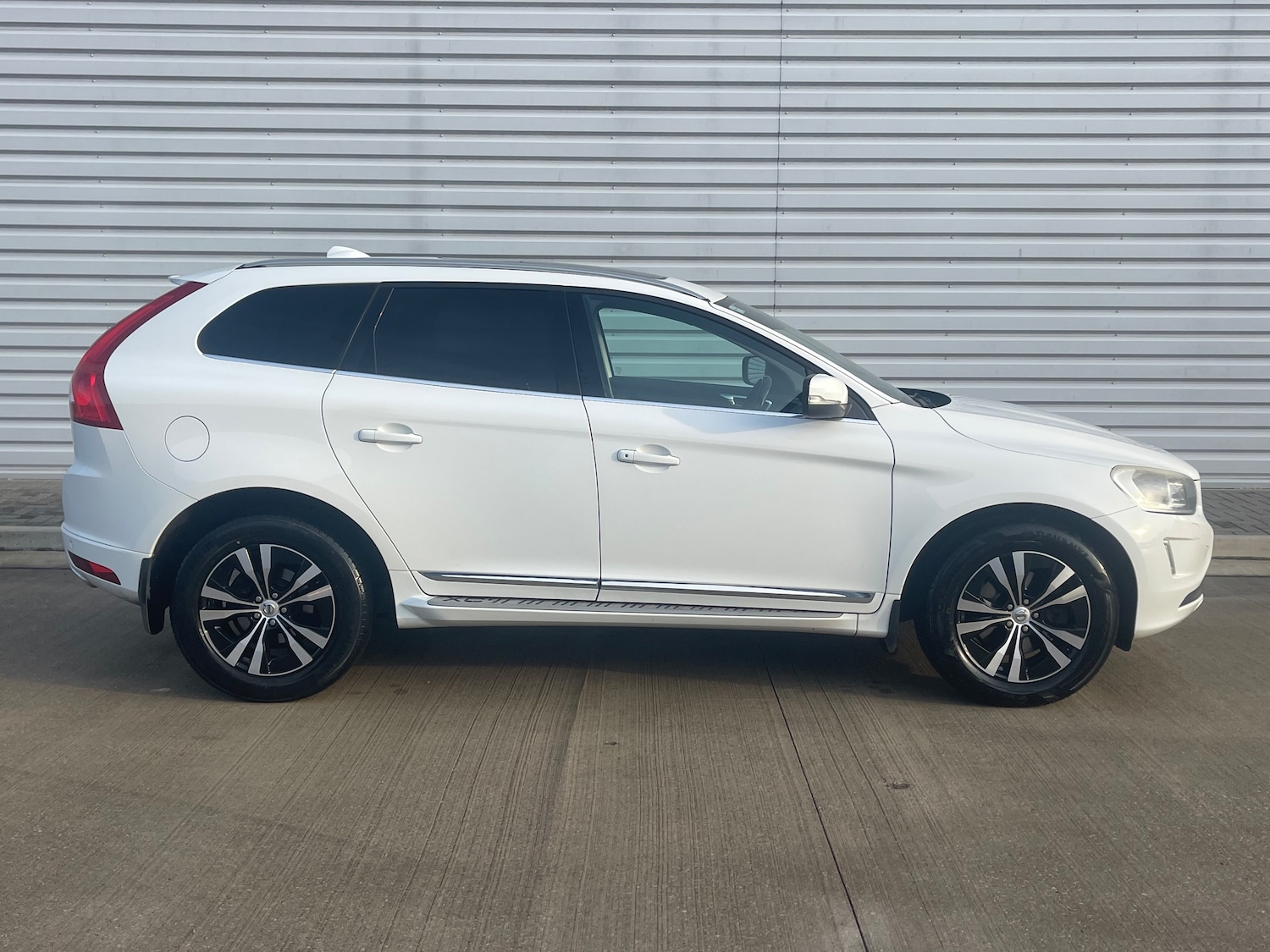 Used Volvo XC60 2013 for sale - 77026687: Photo 2