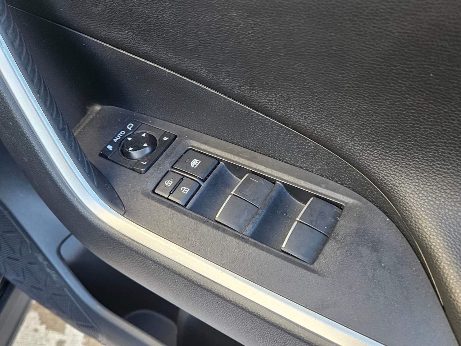 Used Toyota RAV4 2019 for sale - 76972930: Photo 12