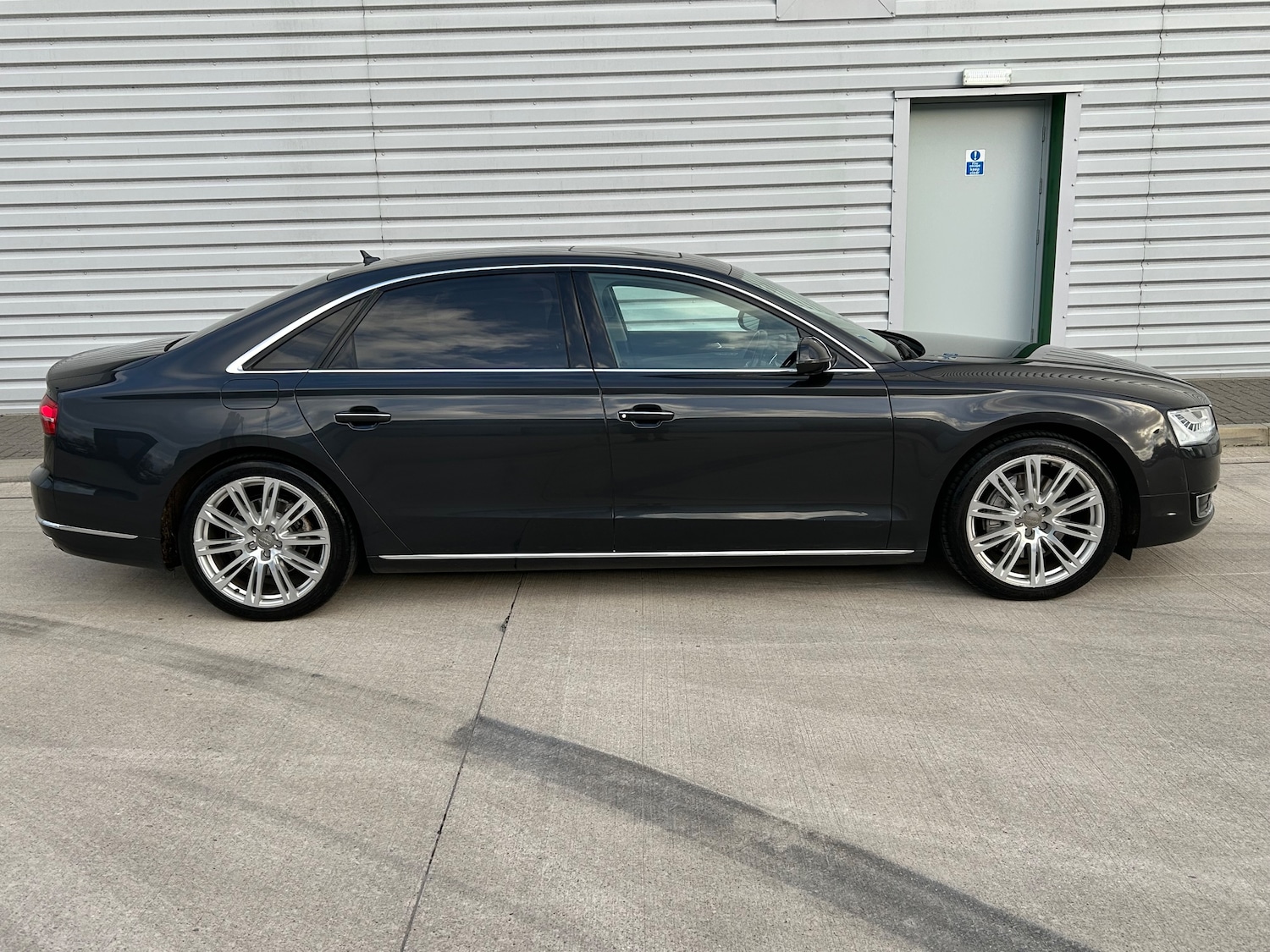 Used Audi A8 2015 for sale - 76896427: Photo 4