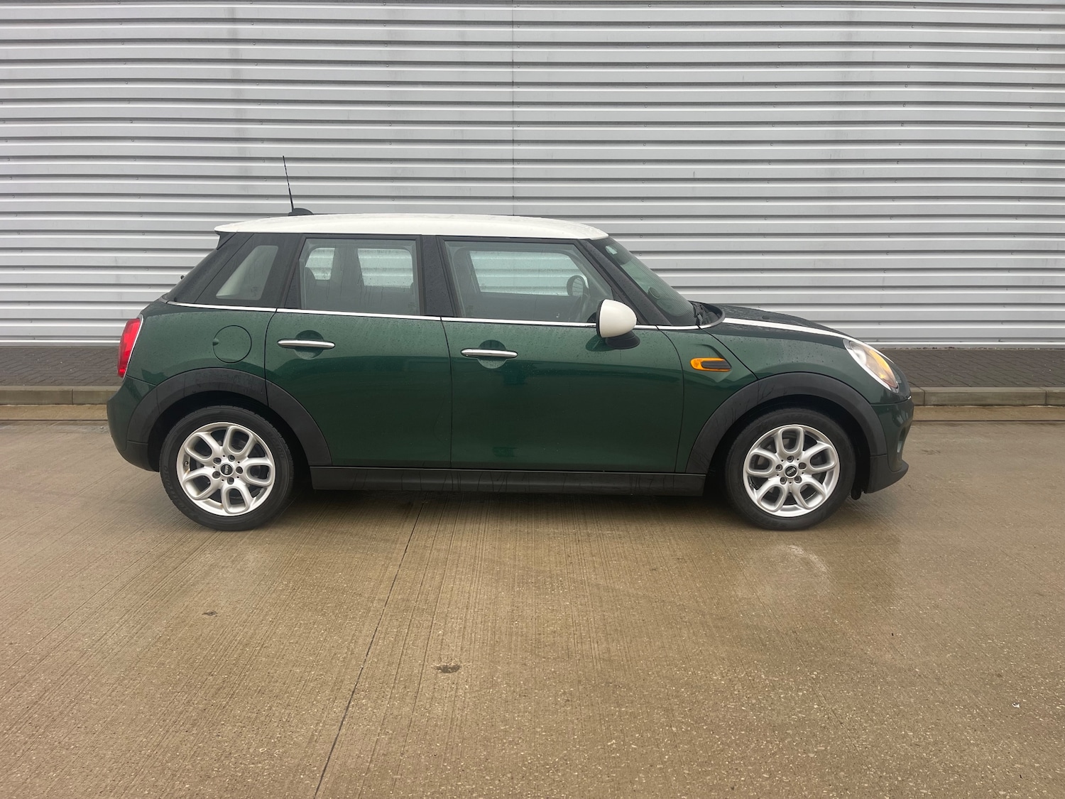 Used MINI Hatch 2016 for sale - 76767449: Photo 2