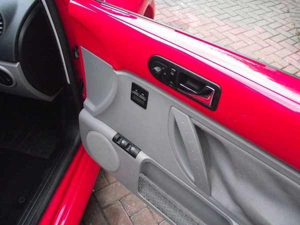 Used Volkswagen Beetle 2002 for sale - 74308201: Photo 17