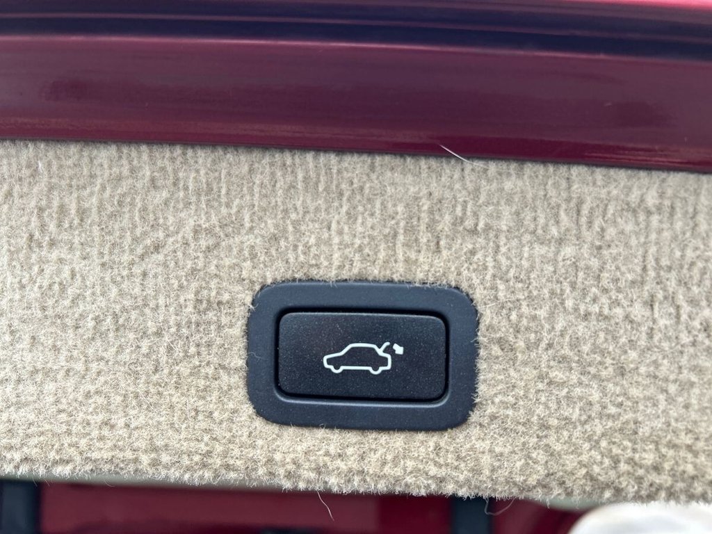 Used Volvo XC70 2015 for sale - 77631655: Photo 33