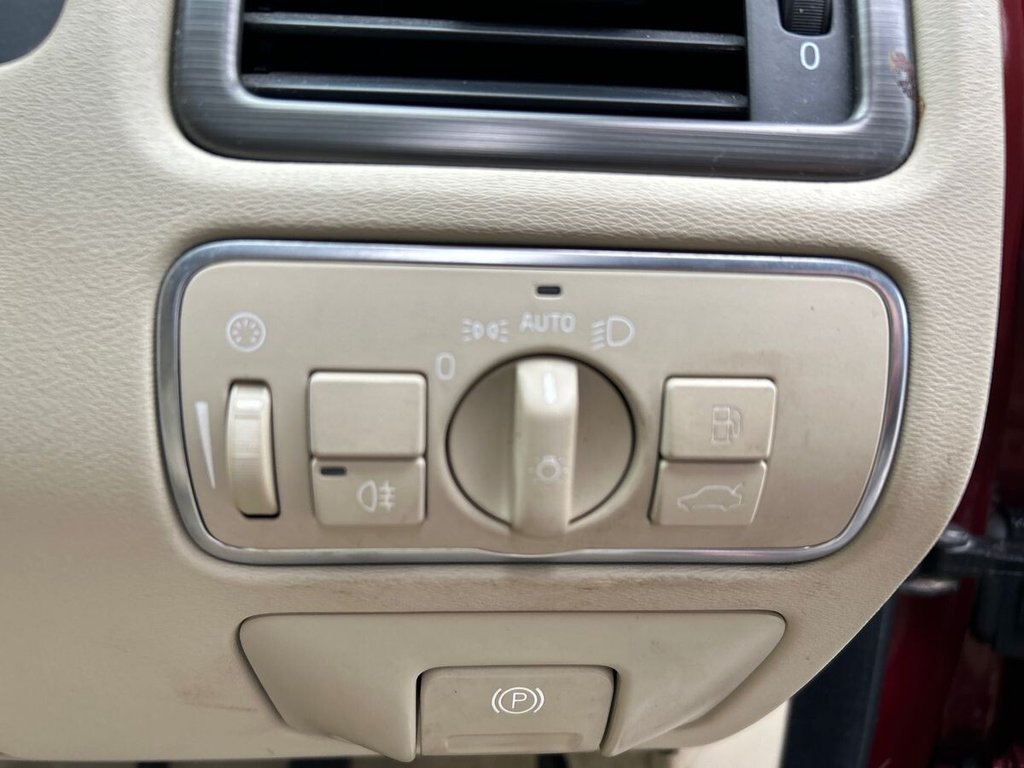 Used Volvo XC70 2015 for sale - 77631655: Photo 34