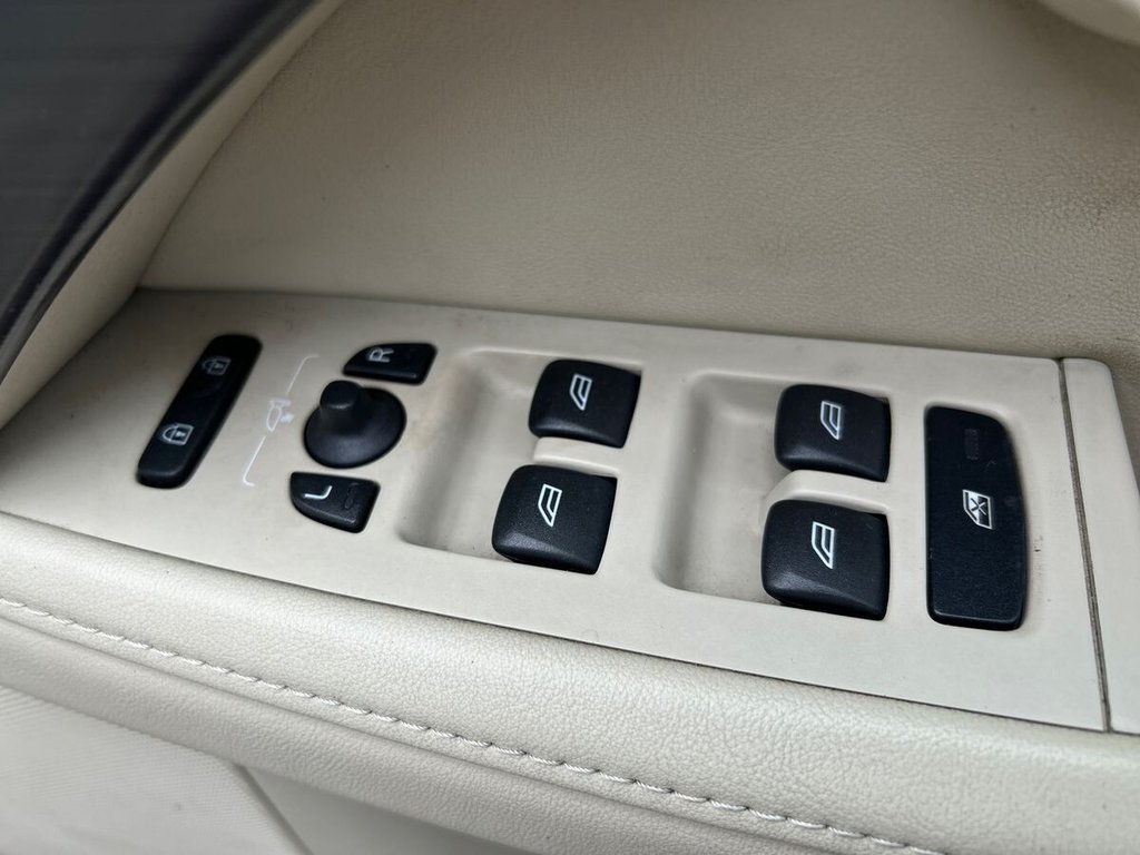 Used Volvo XC70 2015 for sale - 77631655: Photo 35