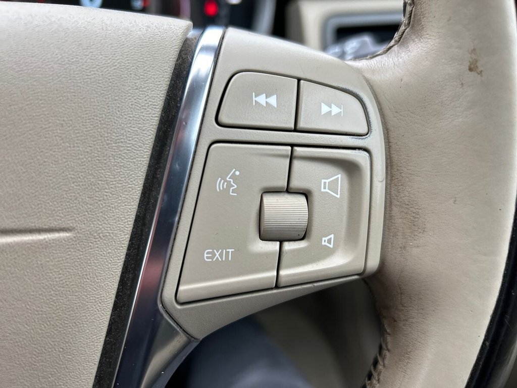 Used Volvo XC70 2015 for sale - 77631655: Photo 39