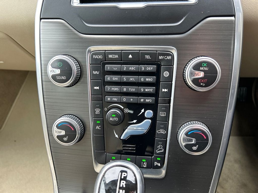 Used Volvo XC70 2015 for sale - 77631655: Photo 41