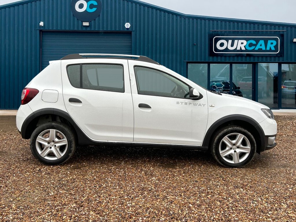Used Dacia Sandero Stepway 2015 for sale - 77507150: Photo 2