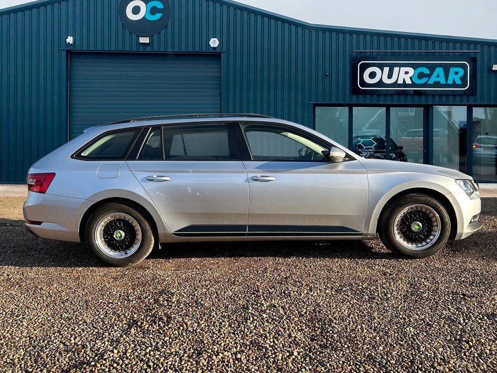 Used Skoda Superb 2017 for sale - 76590743: Photo 2