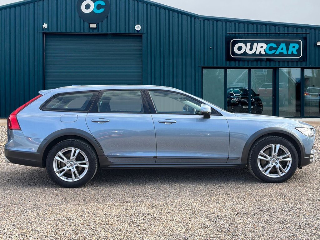 Used Volvo V90 Cross Country 2019 for sale - 78145210: Photo 2