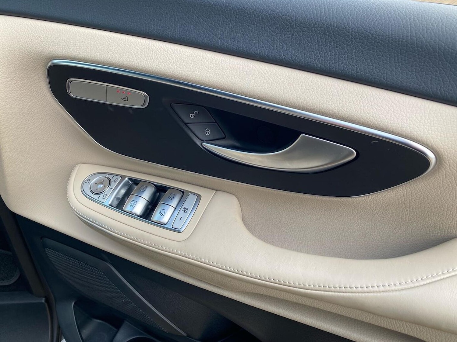 Used Mercedes-Benz V-Class 2023 for sale - 76832021: Photo 21