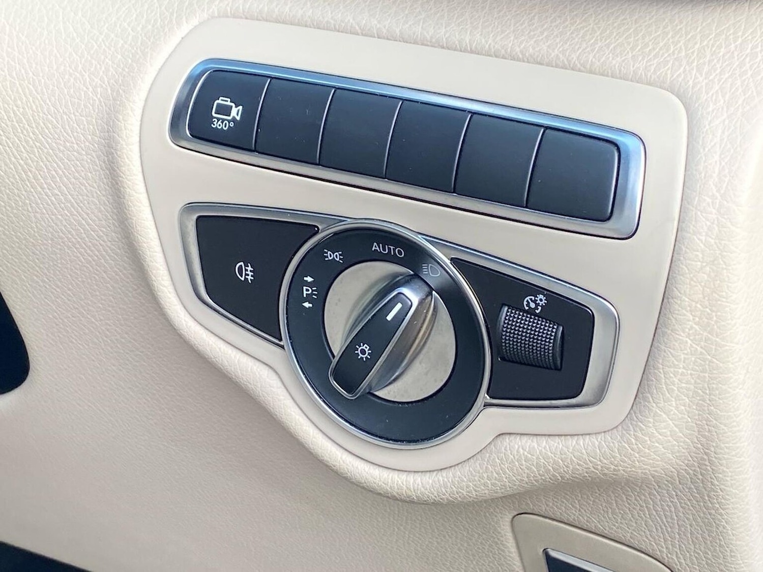 Used Mercedes-Benz V-Class 2023 for sale - 76832021: Photo 22