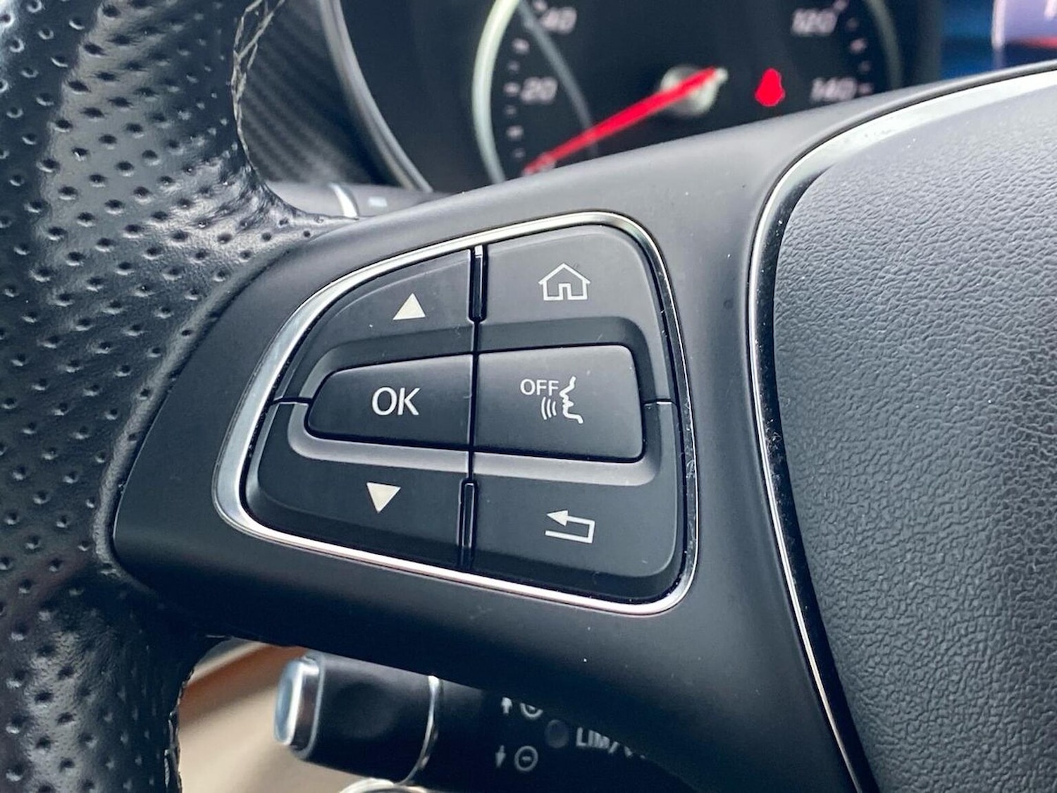 Used Mercedes-Benz V-Class 2023 for sale - 76832021: Photo 26