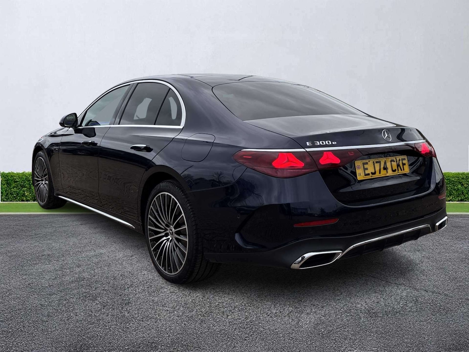 Used Mercedes-Benz E Class 2024 for sale - 78121870: Photo 2