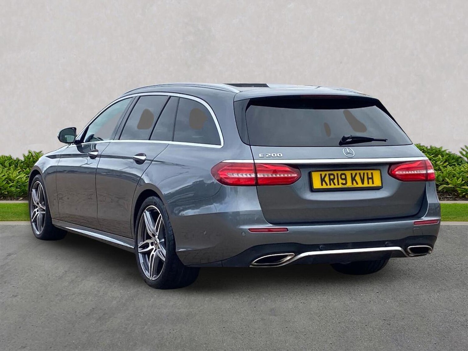 Used Mercedes-Benz E Class 2019 for sale - 76292970: Photo 2