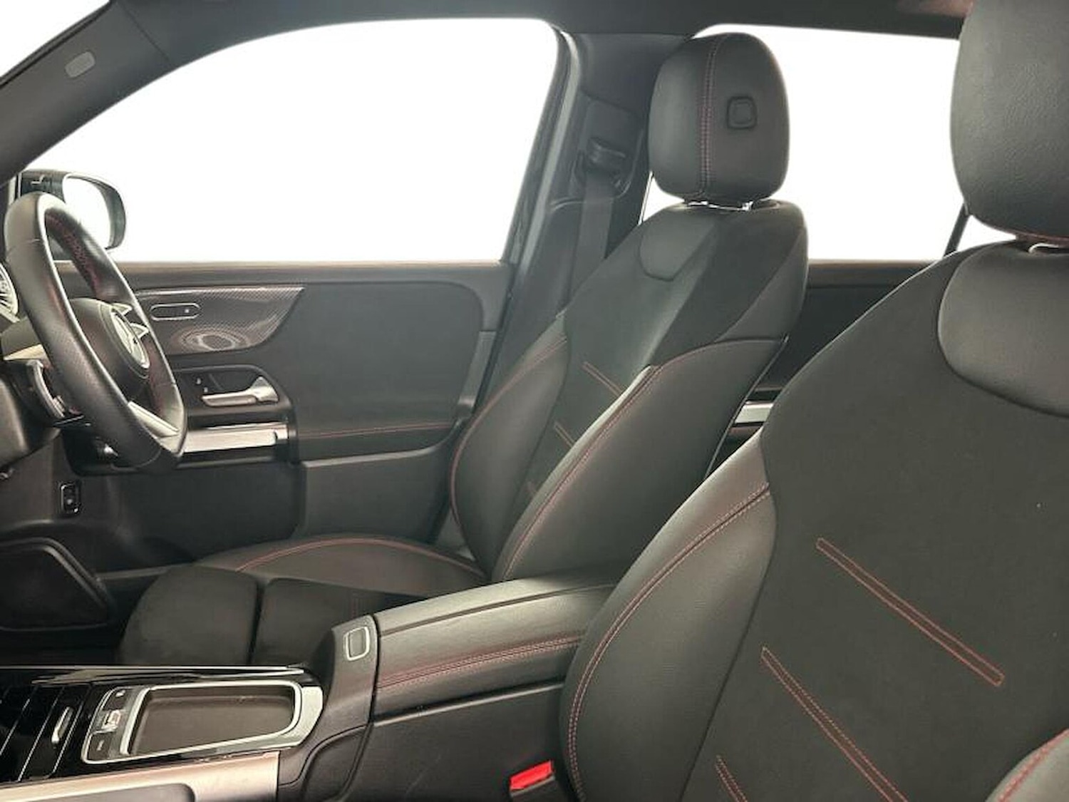 Used Mercedes-Benz GLB 2024 for sale - 76478210: Photo 6