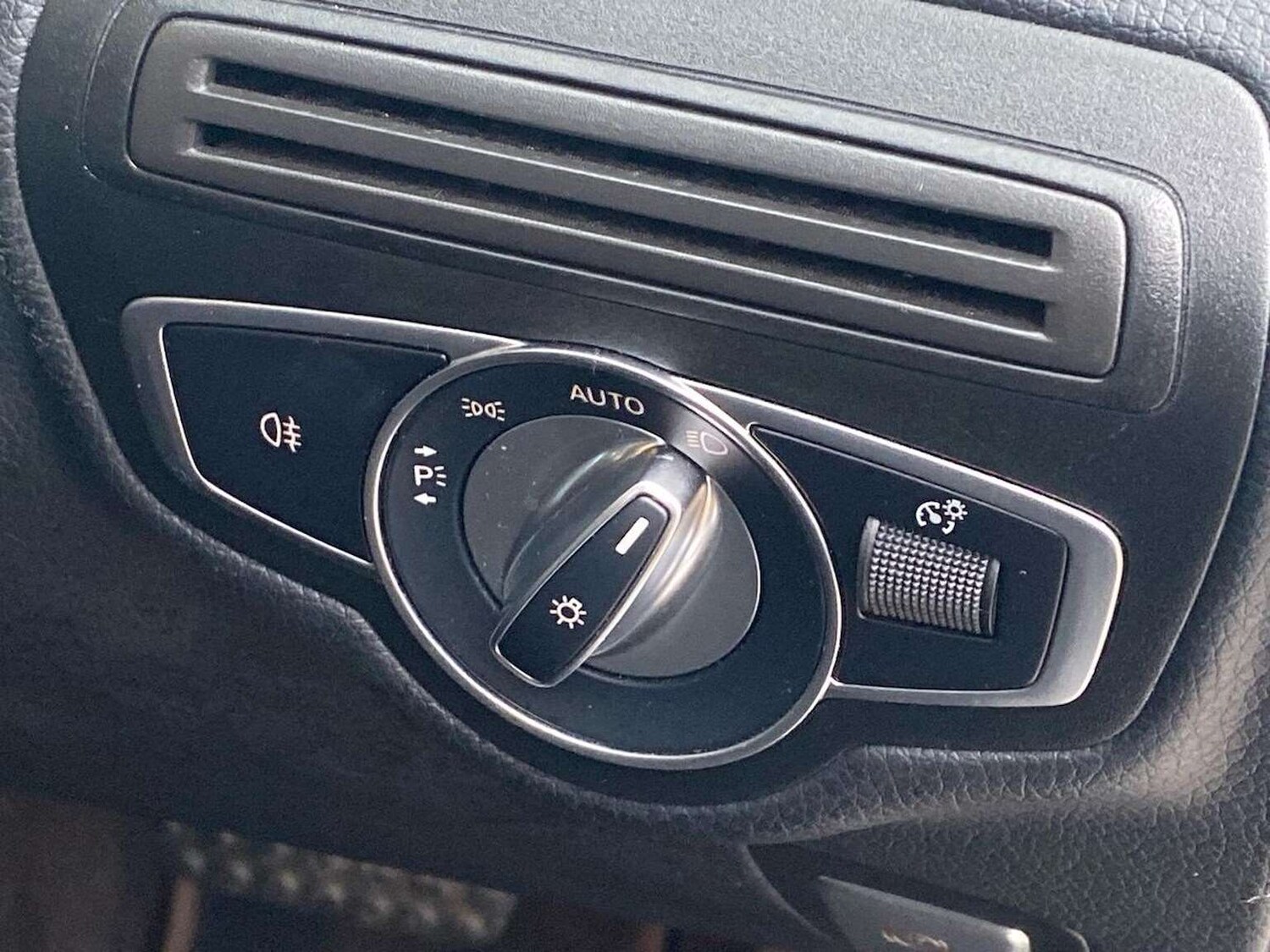 Used Mercedes-Benz GLC 2022 for sale - 77872113: Photo 22