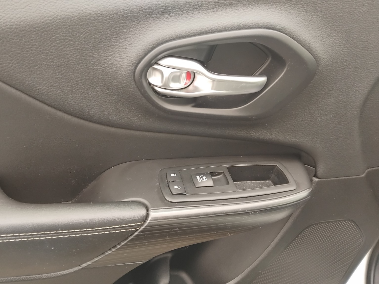 Used Jeep Cherokee 2015 for sale - 76982758: Photo 12