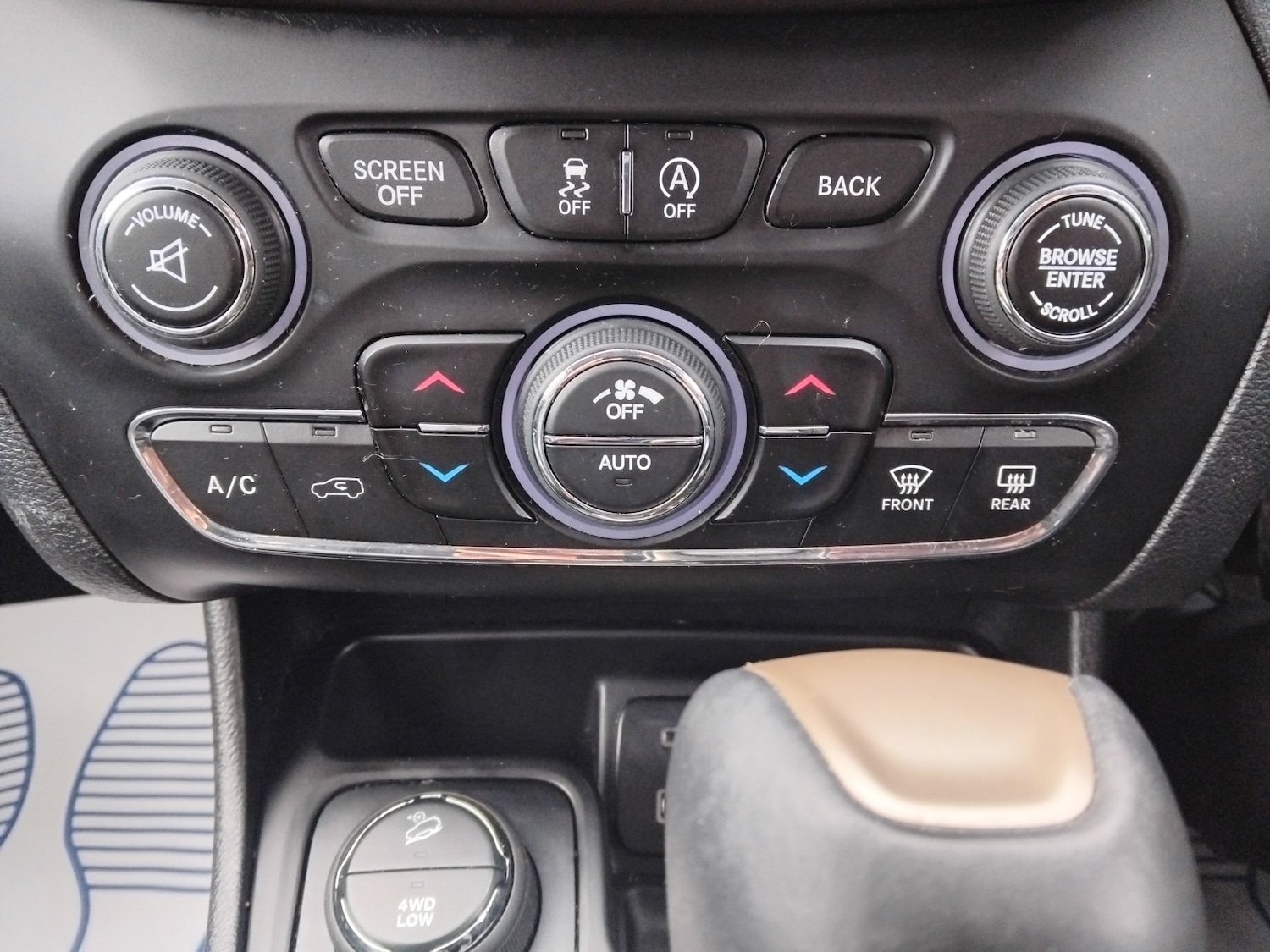 Used Jeep Cherokee 2015 for sale - 76982758: Photo 21