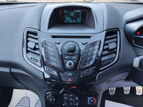 Used Ford Fiesta 2013 for sale - 74858959: Photo 9
