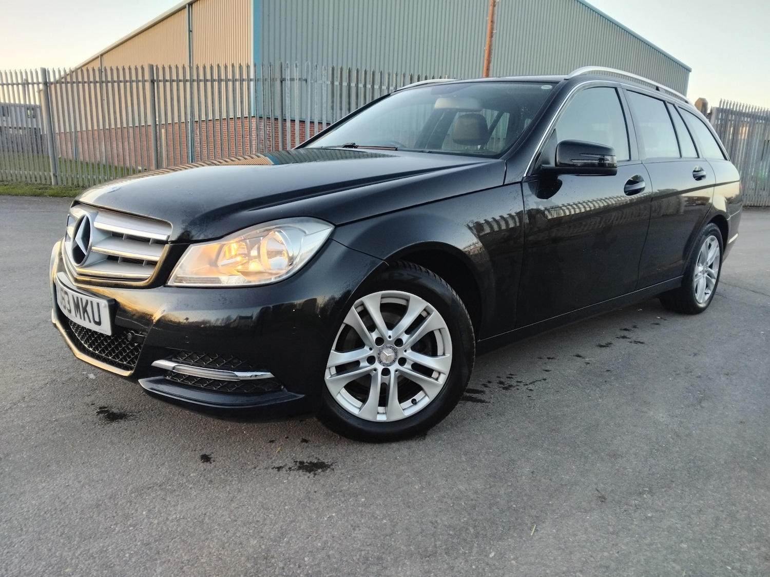 Used Mercedes-Benz C Class 2013 for sale - 77038904: Photo 2
