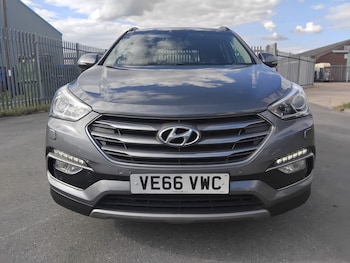 Used Hyundai Santa Fe 2017 for sale - 78829442: Photo