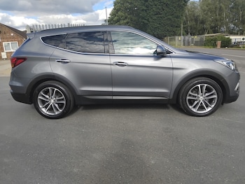 Used Hyundai Santa Fe 2017 for sale - 78829442: Photo