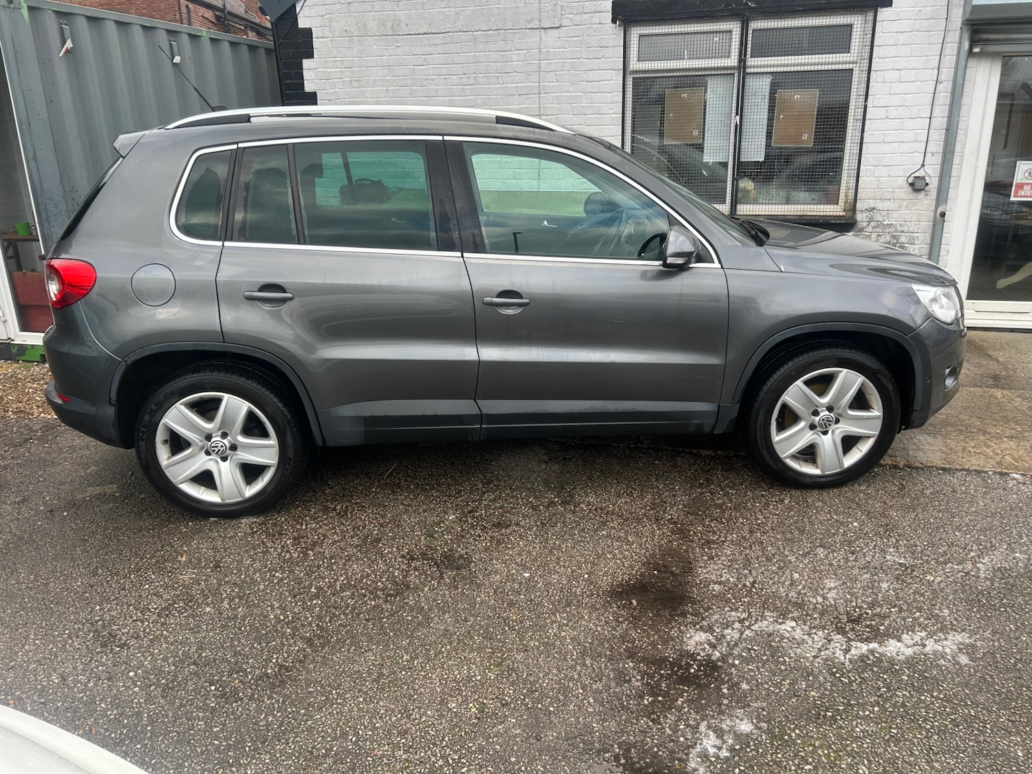 Used Volkswagen Tiguan 2011 for sale - 77365386: Photo 2
