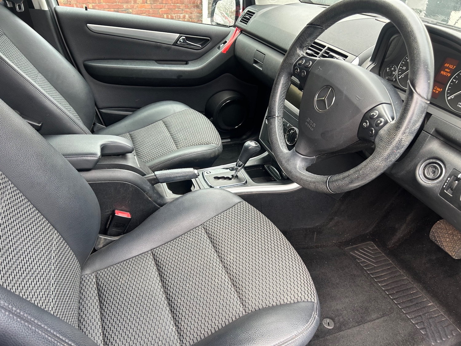 Used Mercedes-Benz A-Class 2010 for sale - 76555356: Photo 5