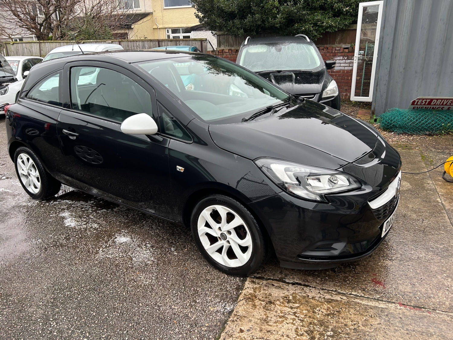 Used Vauxhall Corsa 2015 for sale - 77137216: Photo 2
