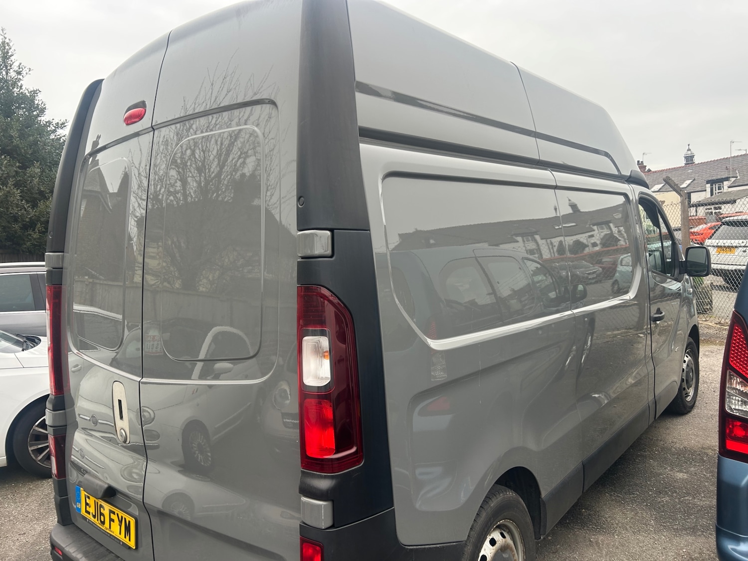 Used Vauxhall Vivaro 2016 for sale - 77990209: Photo 2