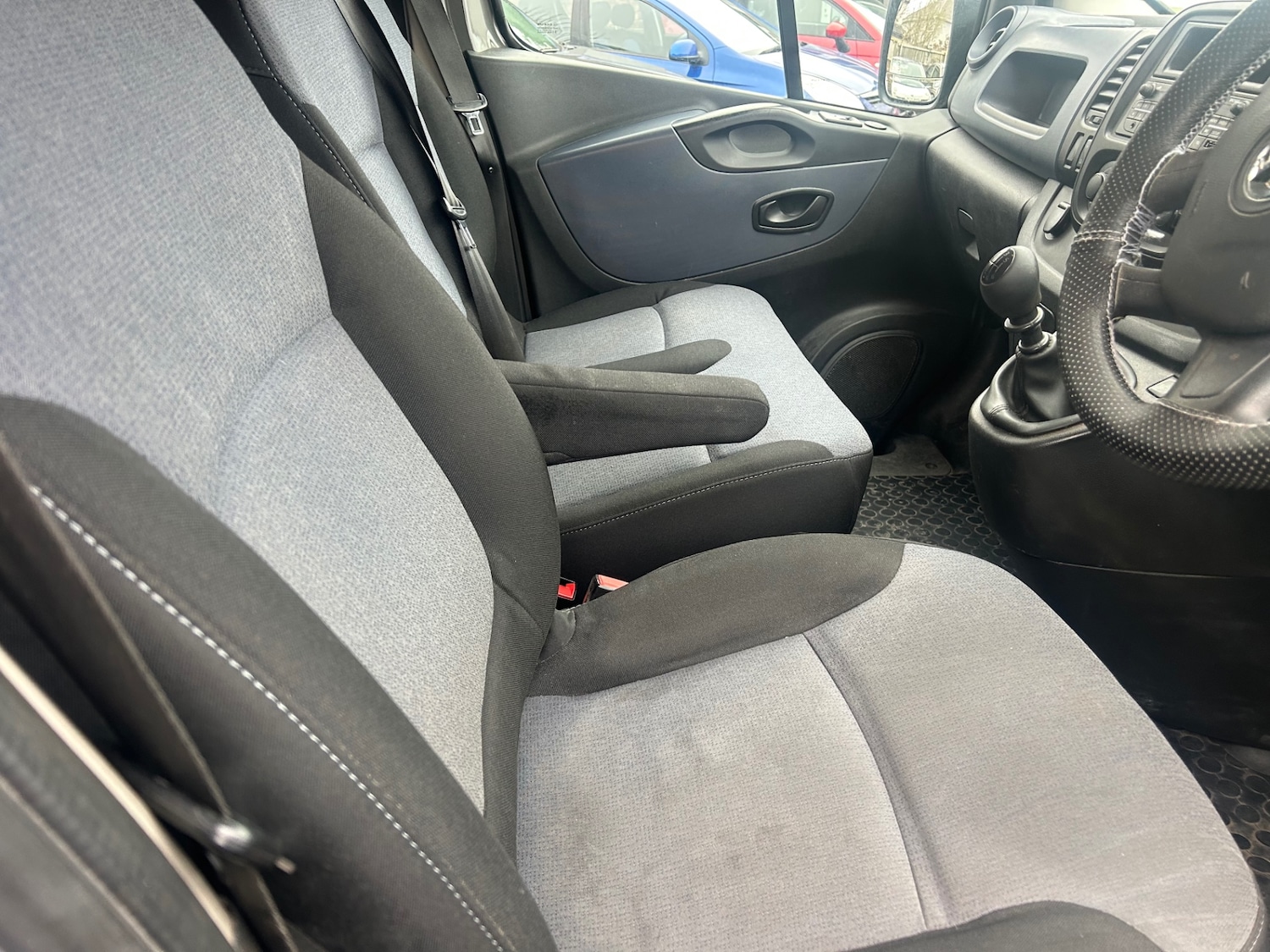 Used Vauxhall Vivaro 2016 for sale - 77990209: Photo 5