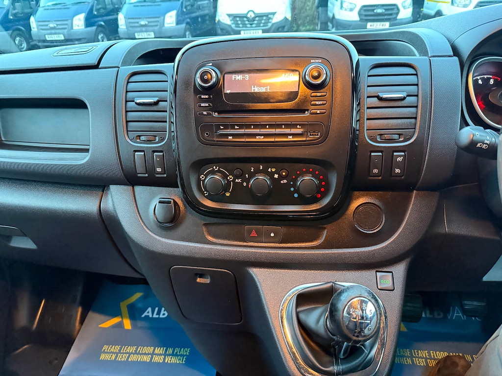 Used Vauxhall Vivaro 2017 for sale - 77022001: Photo 18