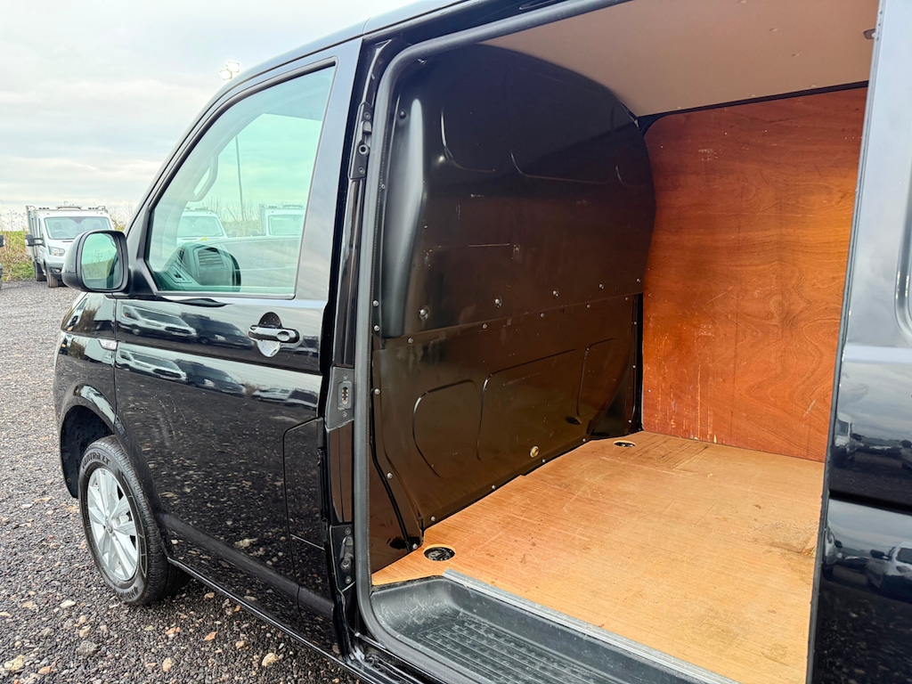 Used Volkswagen Transporter 2018 for sale - 77627842: Photo 16