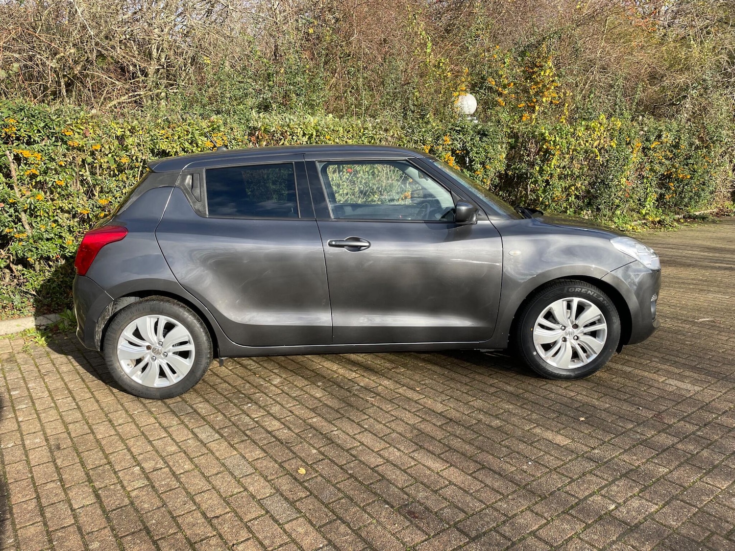 Used Suzuki Swift 2018 for sale - 76823763: Photo 2