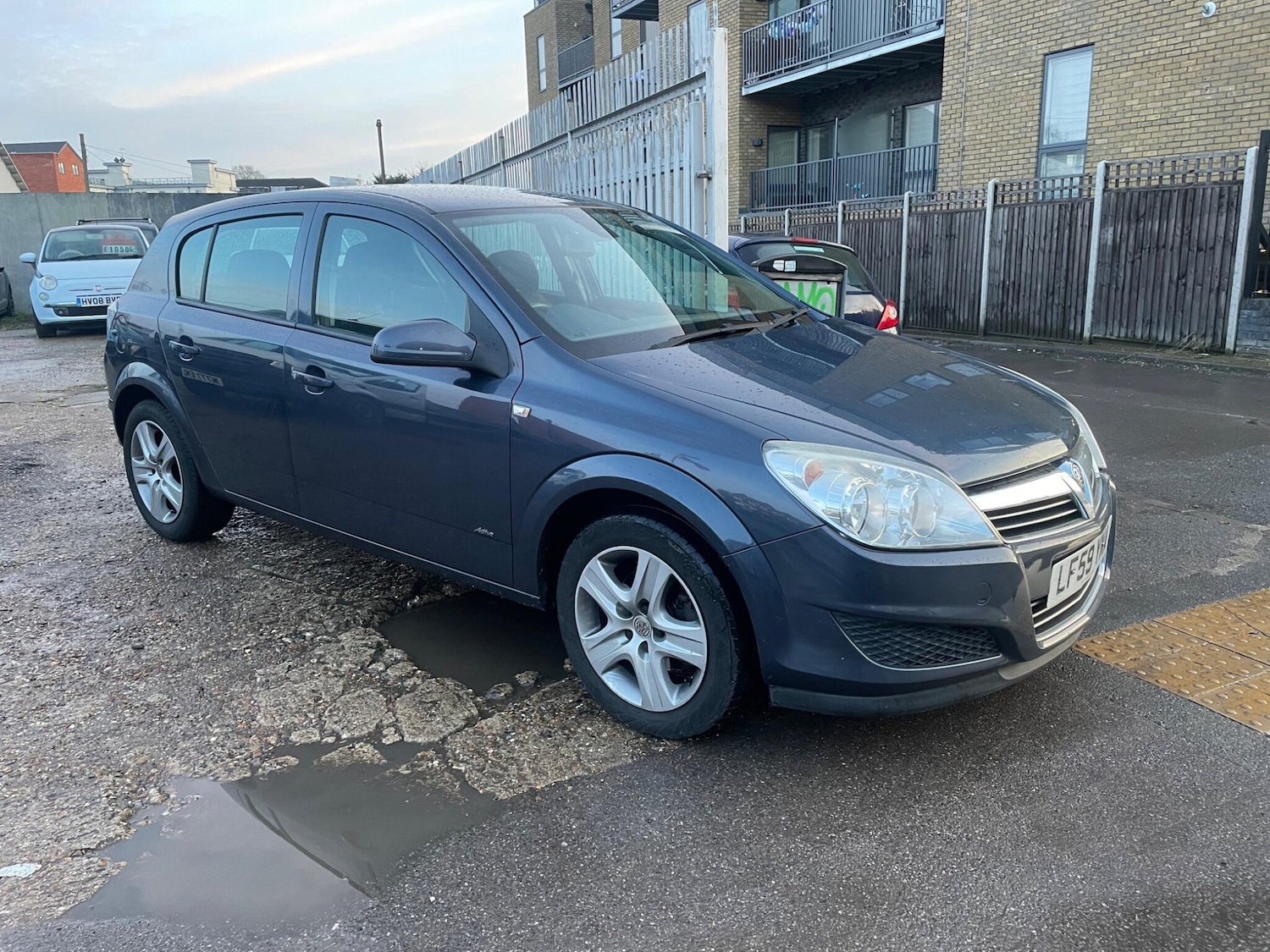 Used Vauxhall Astra 2009 for sale - 77344272: Photo 2